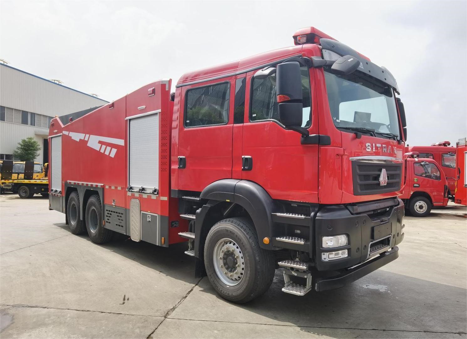 汕德卡13噸水罐消防車