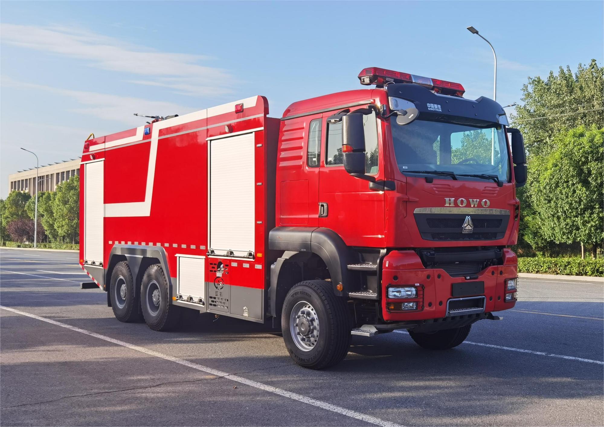 豪沃18噸六驅越野泡沫消防車