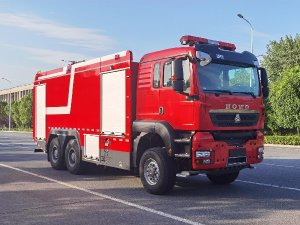 豪沃18噸四驅越野消防車
